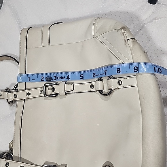 Coach F12343 Beige And Gold Leather Shoulder Tote Bag - Picture 7 of 16